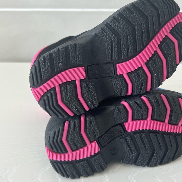 TOTES GIRL SNOW BOOTS Black/Pink. NWT. Size 5. - Picture 10 of 11
